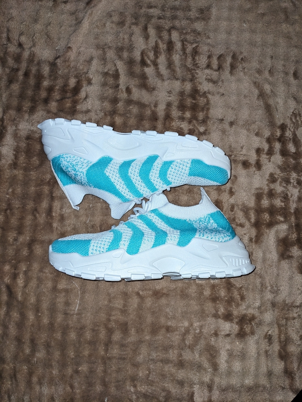 Knit Slip-On Sneakers in White and Teal Size 36 6